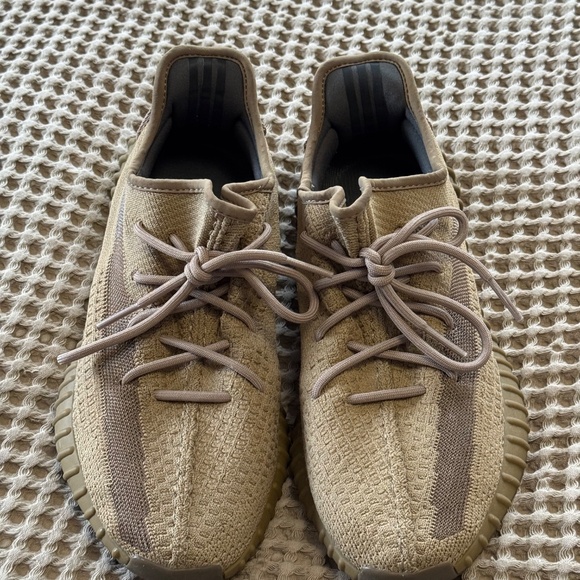 Yeezy Boost 350 V2 "Earth" Sneakers - Picture 3 of 7